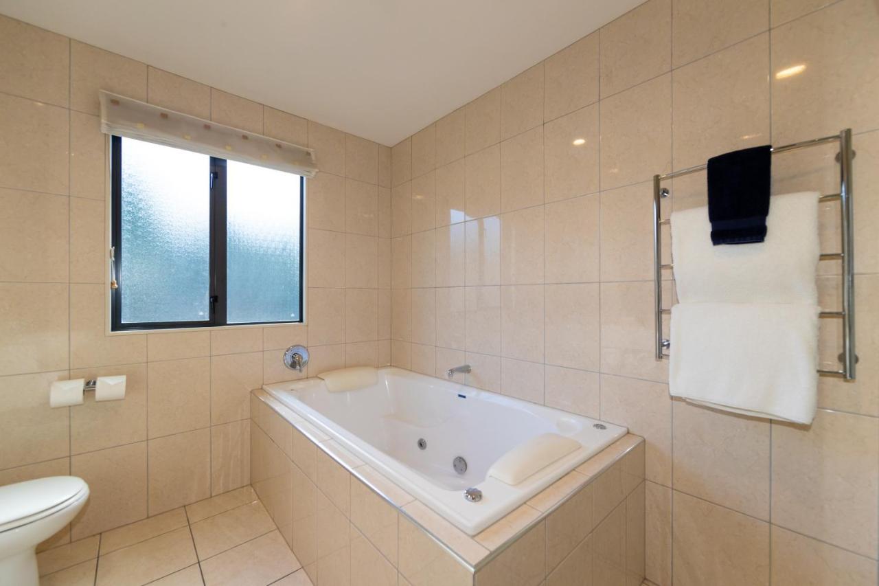 Harvest Lodge Motel Havelock North Bagian luar foto