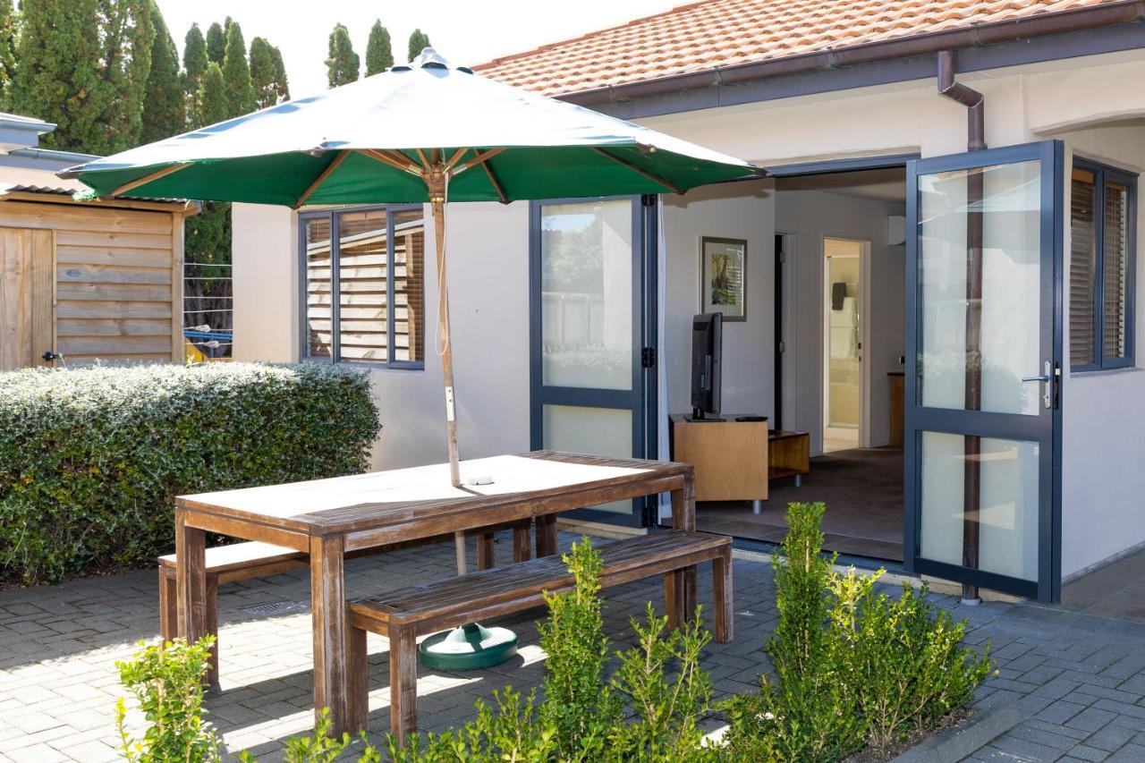 Harvest Lodge Motel Havelock North Bagian luar foto
