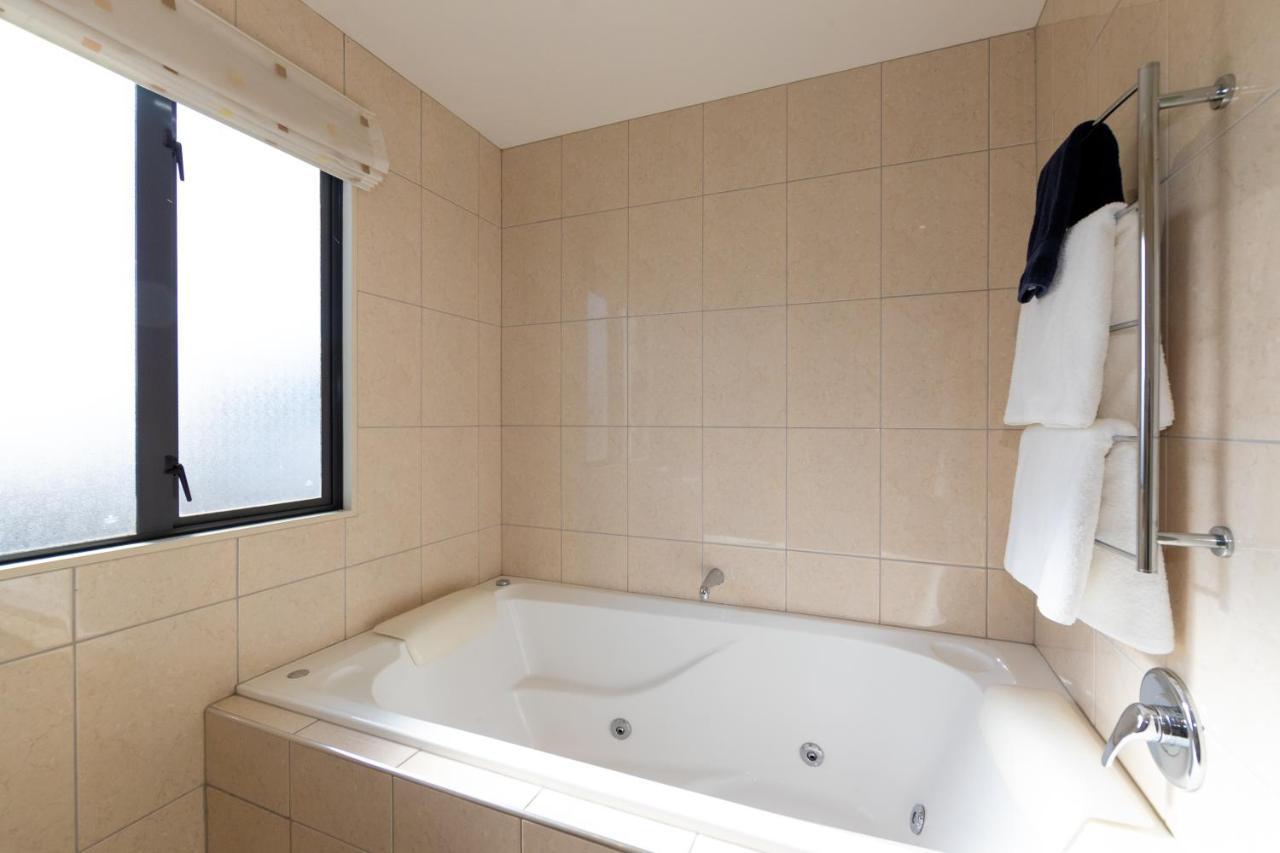 Harvest Lodge Motel Havelock North Bagian luar foto