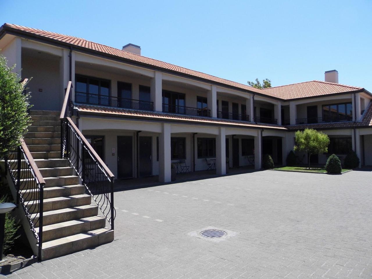 Harvest Lodge Motel Havelock North Bagian luar foto